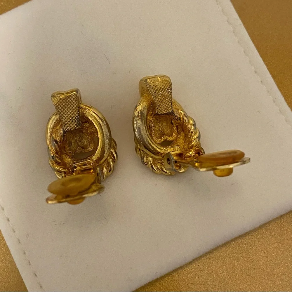 Vintage Elegant Signed Burberrys Gold Knot Earrings - Picture 7 of 8